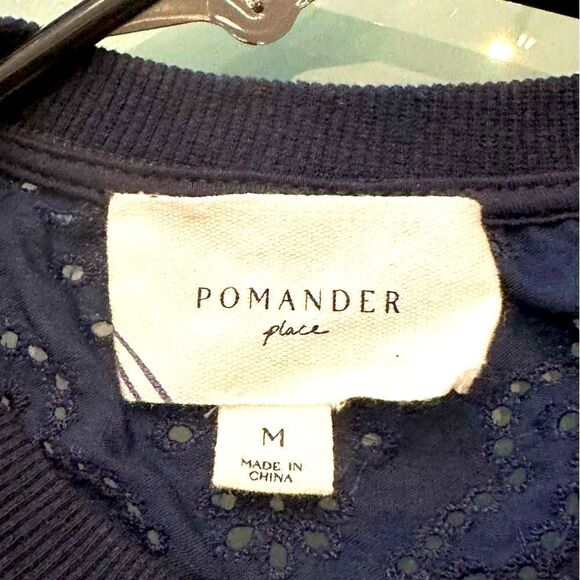 Pomander Place Emi Eyelet Lace Tee- SZ M - Picture 9 of 9